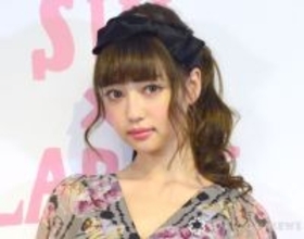 中村里砂、変形水着で“美ボディ”輝く「スタイル良すぎて憧れるー」LAでのオフショに反響　中村雅俊の三女