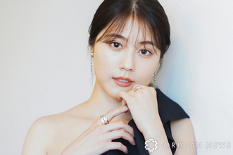 有村架純、ふんわりウェーブヘアのオフショット公開　「神ショット！」「ジト目の架純ちゃん」と反響