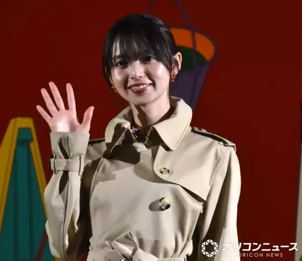 齋藤飛鳥、フランシス・ベーコンに合わせて“真っ赤”なリップに　作品から「色のインパクトや雰囲気を」