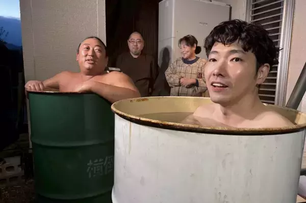 前回の木村拓哉ゲスト回では乗馬クラブで羽織った“フリース”が大バズリ…　『秋山ロケの地図』柄本佑が登場