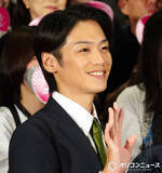「Hey! Say! JUMP髙木雄也、観客席からサプライズ登場も恐縮「とんでもないドラマに出てる」　相葉雅紀、佐藤浩市ら大先輩から“金言”授かる」の画像1