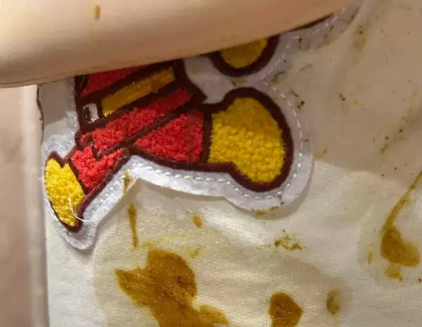 「奇跡すぎるってw」1歳男児が“カレー”で起こしたミラクルに母親＆SNSが驚がく「これもうアートじゃん」