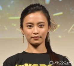小島瑠璃子、ニューヘアは“さくら色”　春らしい爽やかなオフショットで披露「似合ってる」「やっぱり笑顔が最高」