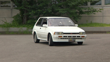 40年前のトヨタ“ホットハッチ”をおぎやはぎ絶賛「今見るとカッコイイ」「『カローラ』5台はなかなか上級者」