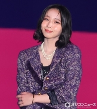【ガルアワ】日向坂46・大野愛実、“柄×柄”の上級者コーデを着こなし　パールで気品と色気