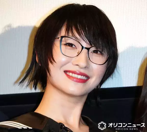 新しい学校のリーダーズ・SUZUKA、メガネを外した写真公開「きゃあああああイケメン」「みた瞬間コーヒー吹いたわ」