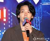 「中村倫也、サプライズ登場した神木隆之介からむちゃぶりにモノマネ披露　「僕が吉野作品に一番うまく染まれるんだ」」の画像1