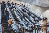「エスカレーターは「歩かず立ち止まろう」　JR西日本の“呼びかけ”にSNSでも反響「ぜひ徹底的にやってください」「東京も大阪もだいぶ減ったがまだいる」」の画像1