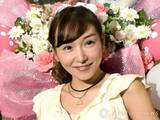 「「娘さん？」加護亜依、夏のバカンス満喫ショットに反響「目元とスタイルの良さがそっくり！」「髪型も眉も目元も昔の加護ちゃん」「2人とも美脚」」の画像1