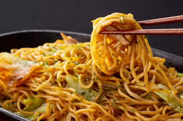 人気シェフ・笠原将弘氏、“わが家のソース焼きそば”レシピに反響　おいしさを“格上げ”する簡単テクに「この作り方はすごい！」　料理動画が100万回再生超え