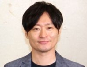 解散から2年…『M-1』3年連続準優勝芸人、“激変”姿に反響「雰囲気変わった！爆イケオジ」「めちゃくちゃダンディに!!!素敵!!!」