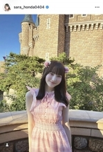 本田紗来、“マリーちゃんコーデ”で大学の友人とディスニー満喫「私服かわいい!!」「夢の国すぎるー」