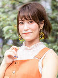 「声優の土師亜文、結婚を発表　直筆書面・鮮やかドレス姿で報告　『ウマ娘 』メジロライアン役や『トーマス』カーリー役など」の画像1