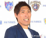 「柔道メダリスト・篠原信一さん、“孫”抱っこの2ショット添え近況報告「可愛い」「メロメロですね」」の画像1