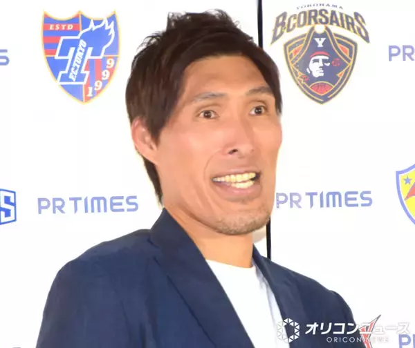 柔道メダリスト・篠原信一さん、“孫”抱っこの2ショット添え近況報告「可愛い」「メロメロですね」