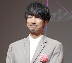眞島秀和、左腓骨頭骨折でテレ東ドラマ降板　アクションシーン撮影中に負傷【報告全文】
