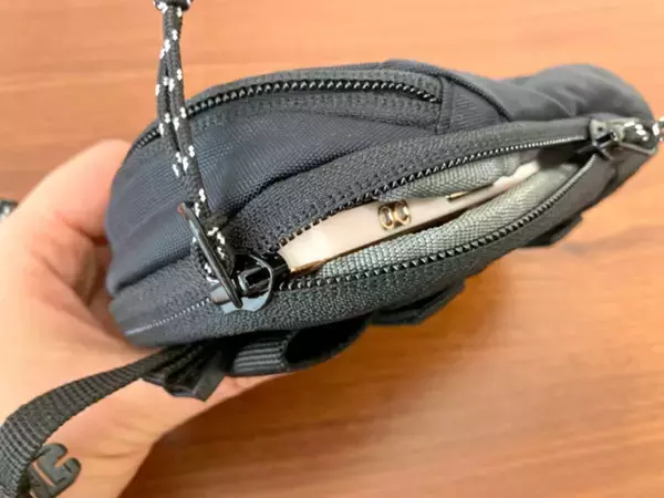 「リュックだと「スマホや定期が出しにくい」「財布はどこに入れてる？」　そんな時に『ミレー』の外付けポーチが大正解だった！」の画像