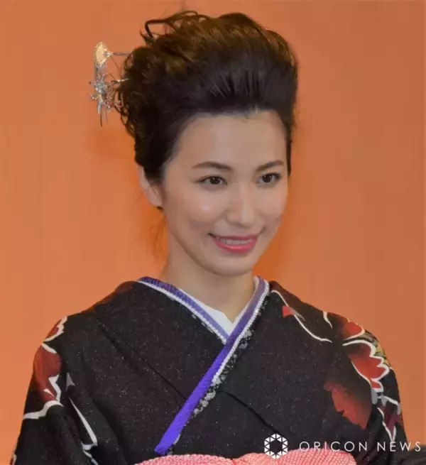 “奇跡の39歳”戸田れい、産休入り報告「元気な赤ちゃん産んでまた戻って参ります」