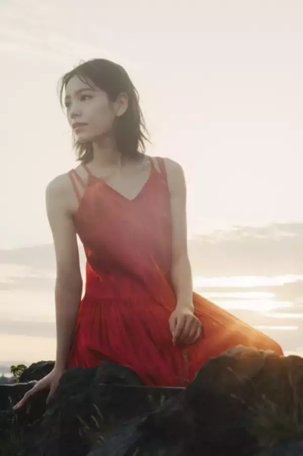 當真あみ、全編イギリス撮影の2nd写真集　20歳迎える年に“新たな姿”見せる【コメント全文】