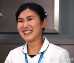 納言・薄幸、一日の喫煙本数は60本近く＆アイコス3本常備　撮影中の切実な悩みを橋本環奈に告白