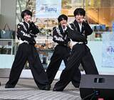「一卵性三つ子・佐藤三兄弟、リリイベで“見分け方講座”　狙うは夢舞台の『紅白歌合戦』」の画像1