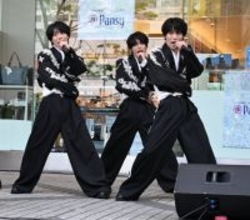 一卵性三つ子・佐藤三兄弟、リリイベで“見分け方講座”　狙うは夢舞台の『紅白歌合戦』