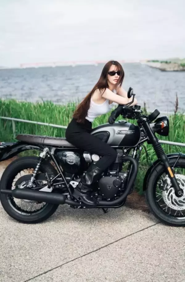 ダレノガレ明美、英国名車でツーリング満喫　“バイク愛”あふれる投稿「新しい景色に出会えるのも楽しみのひとつ」