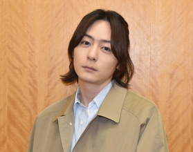 「ビルドとウォズの共演」“仮面ライダー俳優”2ショットに反響「胸熱」　ドラマ『コーチ』で刑事VS容疑者