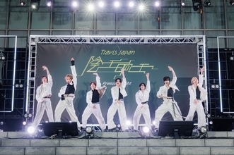 Travis Japan、歌舞伎町のど真ん中に降臨　新曲生披露で900人のファン熱狂「新宿に俺らの熱気をぶつけようぜ！」