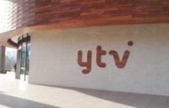 『ミヤネ屋』代打MC、出演者との集合ショット　南海放送・松友杏樹アナ「更新される情報について行くのに必死でした」