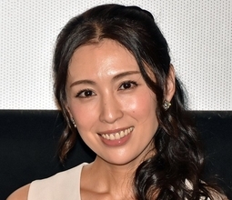 雛形あきこ、22年ぶり写真集に反響　48歳“水着グラビア”にも挑戦「なんと!!!」「おぉ～」「学生時代が蘇りました」