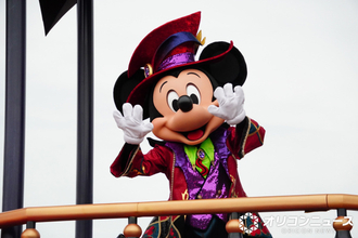 【ディズニー・ハロウィーン】ヴィランズが妖しいパーティーに誘い込む　炎とスモークがさく裂の迫力満点パレード【現地レポ】