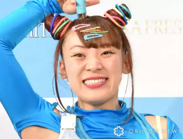 フワちゃんのプロレスTシャツがメタル風デザインで登場　本人も「カッコよくなったと思います!!!」