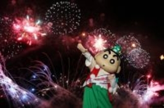 『クレヨンしんちゃん』野原しんのすけ、秋田・大曲に登場　新作映画PRで花火大会＆フォトスポット除幕式に参加