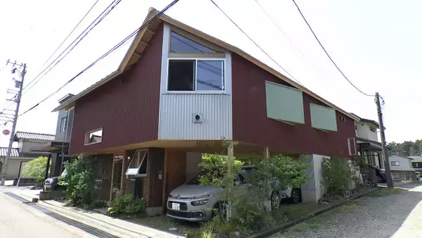 4人家族の新居、プライバシー＆日照確保を両立した秘密…敷地の3分の1が庭【住人十色】