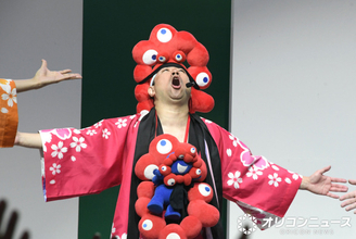 万博よしもと「カラオケ盆踊り」最終夜の熱狂 レイザーラモンRGが大トリ大合唱…「All my treasures」