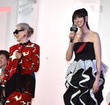 「メリル・ストリープ＆アン・ハサウェイ、『プラダを着た悪魔』コンビが初の2ショット来日　生“ザッツ・オール”にファン熱狂」の画像1