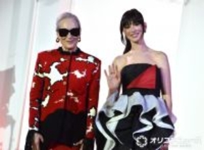 メリル・ストリープ＆アン・ハサウェイ、『プラダを着た悪魔』コンビが初の2ショット来日　生“ザッツ・オール”にファン熱狂