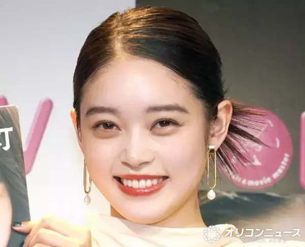 髙石あかり、“印象ガラリ”な撮影ショットにファンから反響「ピンク髪めっちゃかわいい」「ビジュ爆発しすぎ」