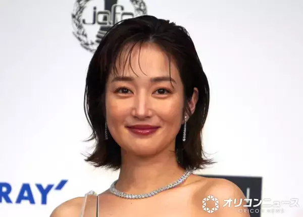 高梨臨、夫・槙野智章が“ラブラブ”夫婦2ショットを公開　37歳の誕生日を祝福「素敵だなぁ〜」「ホントに理想の夫婦」