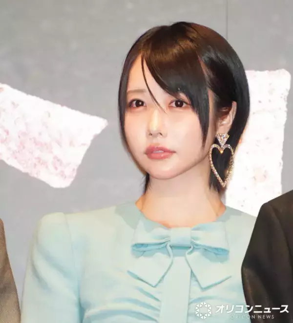 「あのちゃん、超ミニワンピからすらり美脚　ドラマで注射器持ってアクション披露「扱い要注意！だった」」の画像