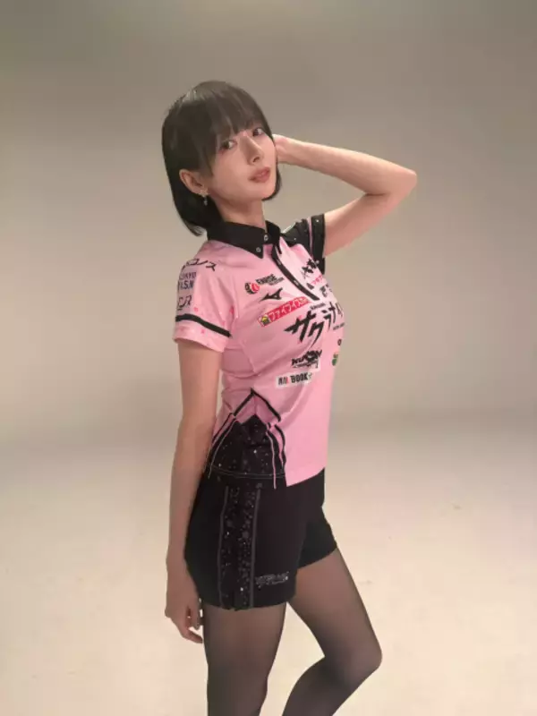 岡田紗佳、ボディラインあらわな“新ユニフォーム”　反響相次ぐ「めっちゃいい！」