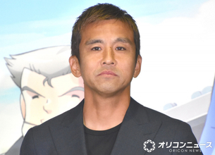 元サッカー日本代表・稲本潤一、モデルの妻＆子どもたちとの“夏の思い出”家族ショット公開「素敵です」