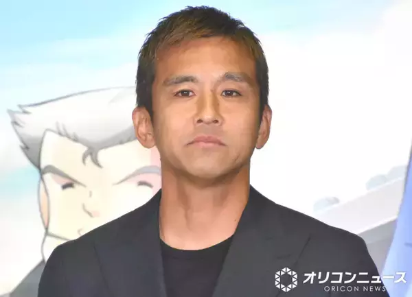 元サッカー日本代表・稲本潤一、モデルの妻＆子どもたちとの“夏の思い出”家族ショット公開「素敵です」