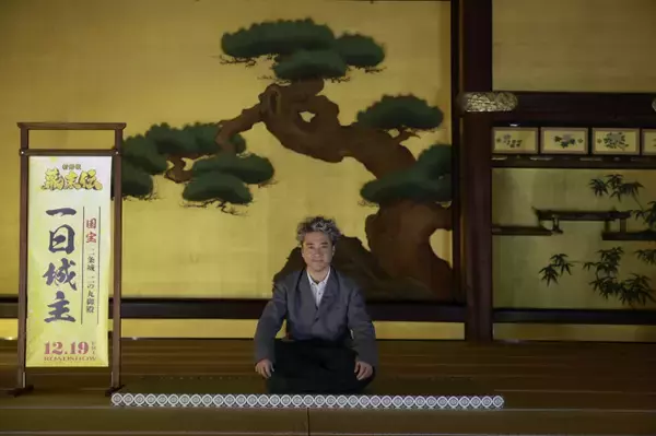 ムロツヨシ、坂本龍馬の命日に二条城で“一日城主”に　大政奉還の場で感慨　社会科学中の小学生たちと交流も