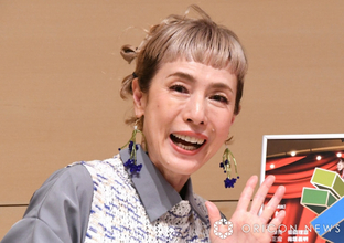 久本雅美、大正生まれの演出家との2ショット公開　山田洋次監督の姿も「凄い顔ぶれ」「素敵な笑顔ですね」「最高ショット」