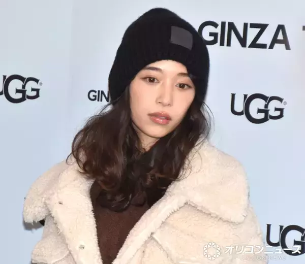 森川葵、ミニ丈＆ニーハイで美脚をチラ見せ