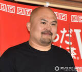 「鬼越・金ちゃん、PRイベントで商品を盛大にこぼす「ずぶ濡れになっちゃいました」」の画像1