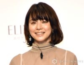 石田ゆり子、長ネギのぞく買い物途中のプライベートショットに反響「可愛すぎ」「ネギすらおしゃれに見える!!」「メガネかけているゆり子さんを拝見できて嬉しい」