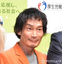 杉田あきひろ、放射線性顎骨壊死の手術終了を報告　病床の写真公開「まだ絶食状態は続いてて空腹で泣きそうですが笑」